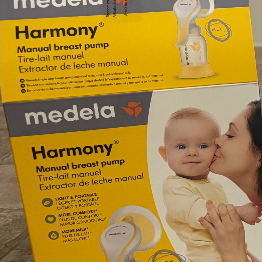 Medela Disposable Nursing Pads - White and Blue Packaging